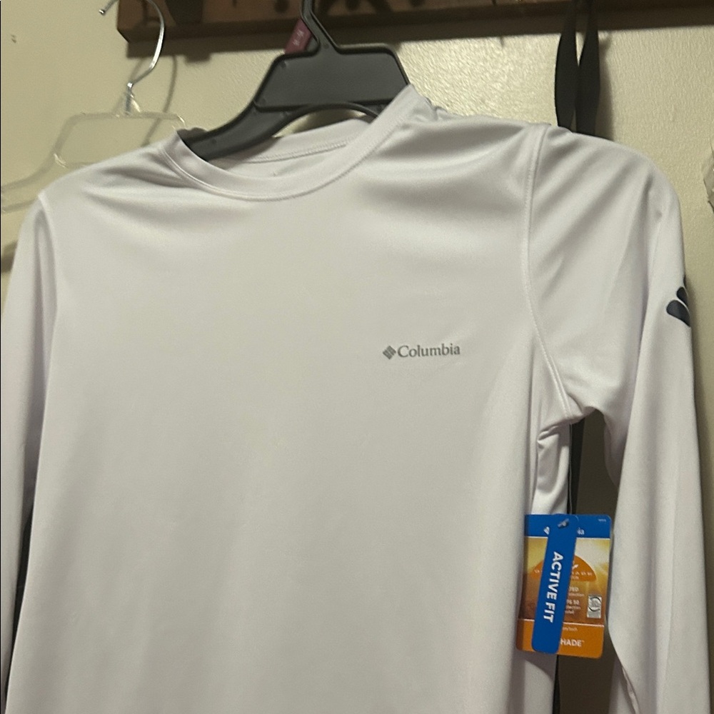 Women’s NWT S/P Activ-Fit, Omni-Shade Columbia Active Fit White Shirt